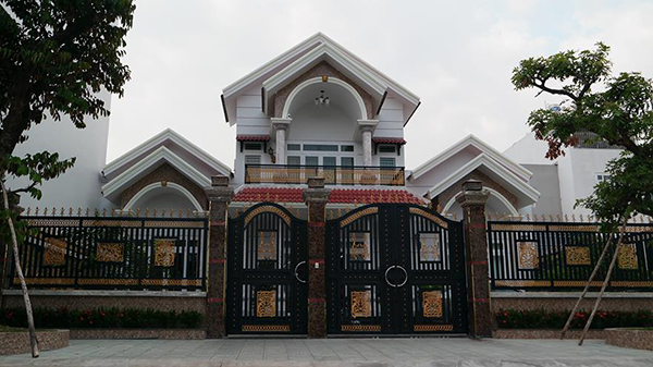 h&agrave;ng r&agrave;o sắt quảng ng&atilde;i