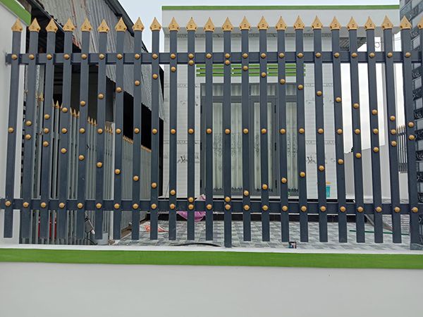 h&agrave;ng r&agrave;o sắt quảng ng&atilde;i