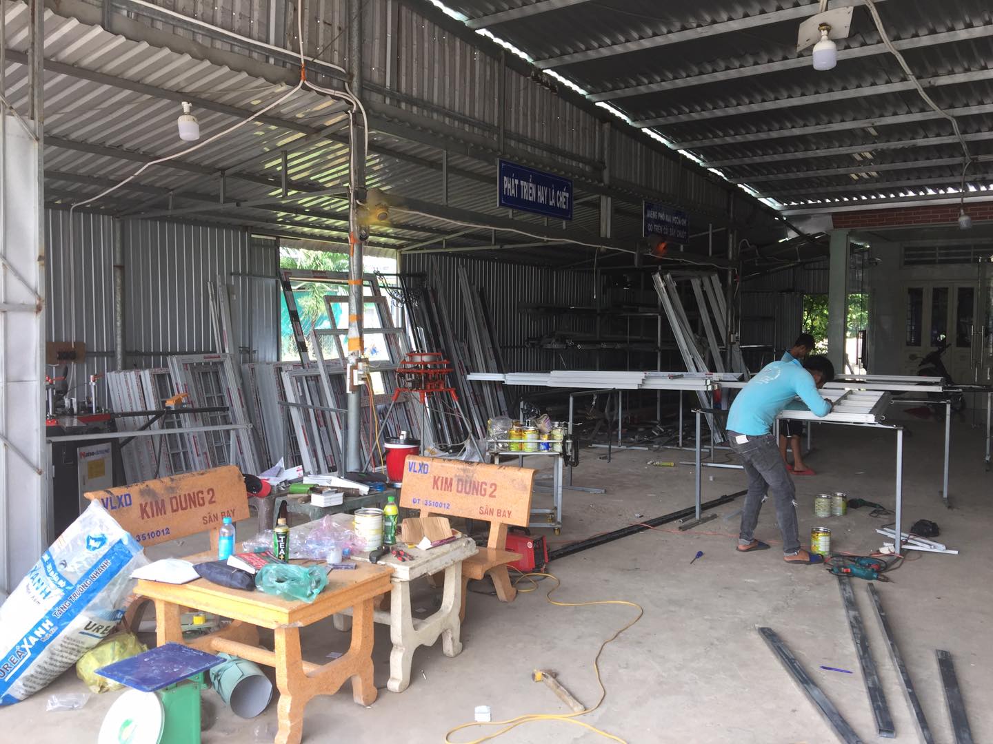 nh&ocirc;m k&iacute;nh quảng ng&atilde;i