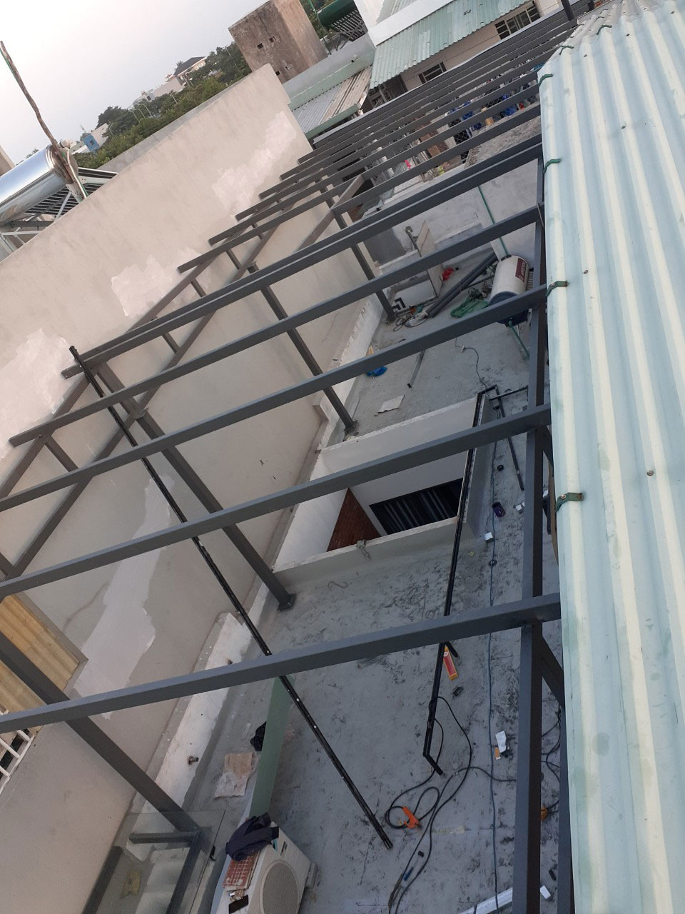 lắp m&aacute;i t&ocirc;n quảng ng&atilde;i